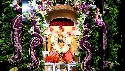 नवरात्रोत्सवात तुळजापुरात भाविकांची गर्दी सुरु