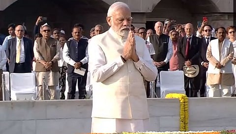 Gandhi Jayanti : राजघाटावर पीएम मोदींकडून महात्मा गांधींना श्रद्धांजली