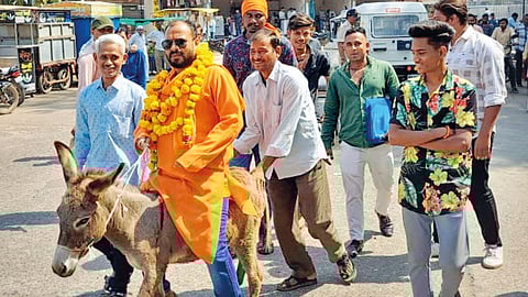 Madhya Pradesh Assembly Election : गाढवावरून मिरवणुकीसह दाखल केला उमेदवारी अर्ज; मध्य प्रदेशात प्रियांक सिंह यांचीच चर्चा