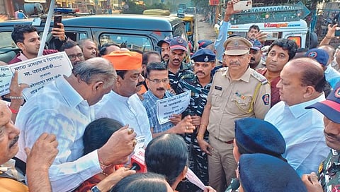 तोपर्यंत कागलमध्ये बसूनच काम करा; सकल मराठा समाजाने मुश्रीफ यांना सुनावले