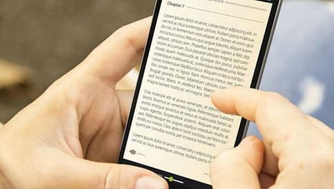 Mobile Phone Addiction : मोबाईलवर वाचन करताय? जाणून घ्या नवीन संशोधन काय सांगते?