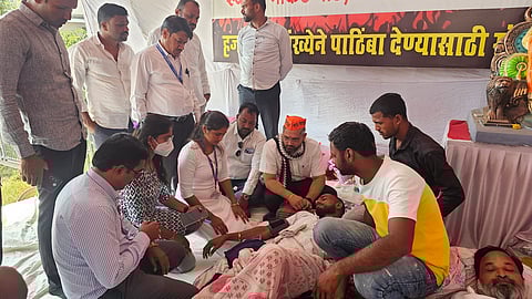 खेडमध्ये एका आंदोलकाची तब्येत खालावली ; रुग्णालयात केले दाखल