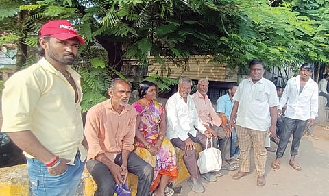 कोणी काम देता का काम? उद्योगनगरीत शेकडो बेरोजगार कामाच्या प्रतीक्षेत