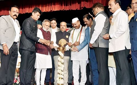 व्यापार्यांच्या प्रश्नांबाबत पंधरवड्यात बैठक ; अब्दुल सत्तार यांचे आश्वासन