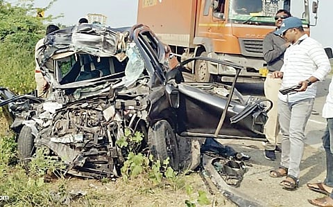 Nagar Accident : कंटेनर-कारचा भीषण अपघात; दोघे ठार