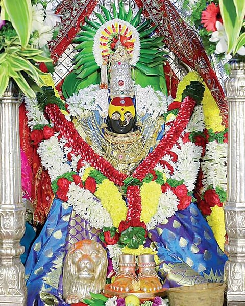 बुर्हाणनगरला श्री अंबिका तुळजाभवानी देवी मंदिरात प्रथमच मुखदर्शन व्यवस्था