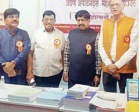 गृहनिर्माण संस्थांवरील सहकार कायद्याचे नियंत्रण काढा : विद्याधर अनास्कर