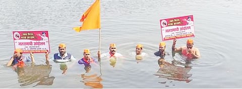 Pimpri News : आरक्षणासाठी कार्ला तलावात तरुणांचे आंदोलन