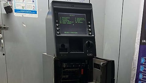 धाराशिव: बलसुर येथे एटीएम मशीन फोडून २७ लाखांची रोकड लंपास