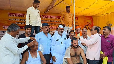 जळगाव: राजपूत समाजाने मुंडन करून सरकारचा केला निषेध