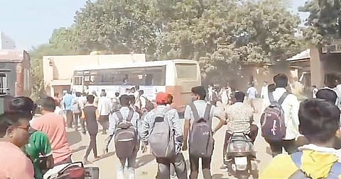 शेवगाव तालुका : चढावर चढवून थांबविली ब्रेकफेल बस! विद्यार्थी अन् प्रवाशी बालंबाल वाचले