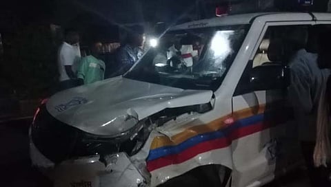 पोलीस गाडीने चौघांना उडवले