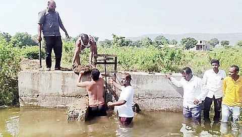 संगमनेर : भोजापूर चारी फोडल्याने शेतकरी संतप्त!