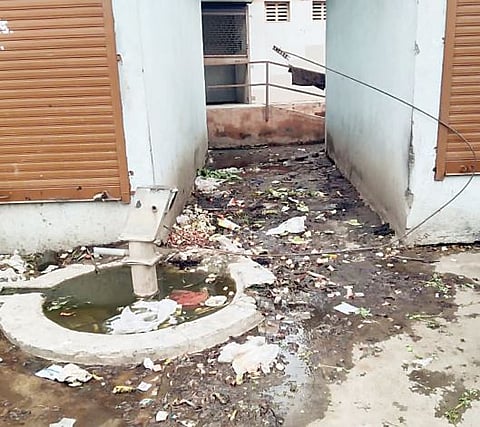 दौंड भाजी मंडईतील स्वच्छतागृहांची दुरवस्था