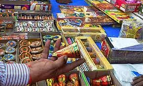 Pune News : सीएनजी पंपाशेजारी फटाका स्टॉल