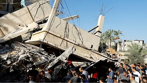 Israel Hamas War : इस्रायलचा गाझातील निवासी इमारतीवर हल्ला; ३० पॅलेस्टिनी ठार, २४ तासांत २६६ जणांचा मृत्यू