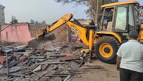 कोल्हापूर : गारगोटी शहरात अतिक्रमणावर हातोडा