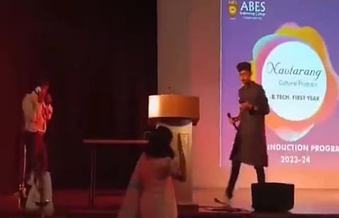 ‘जय श्री राम’चा नारा देणा-या विद्यार्थ्याची हकालपट्टी करणे महिला प्रोफेसर पडले महागात, कॉलेजने केले निलंबन