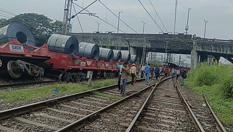 कोकण रेल्वेचे वेळापत्रक विस्कळीत