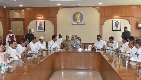 महाविकास आघाडीच्या शिष्टमंडळाने घेतली राज्यपालांची भेट