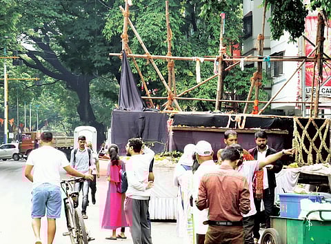 पुणे : रस्त्यांवरील मंडपांवर पालिकेकडून कारवाईचा बडगा