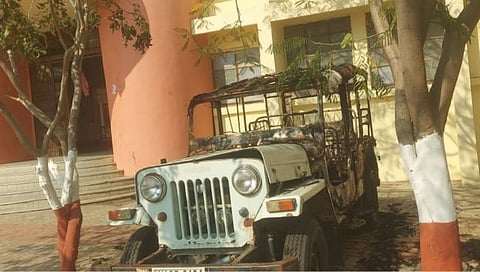 Maratha Reservation Protest | नांदेड : नायगावमध्ये मराठा आंदोलन पेटले; गटविकास अधिकाऱ्यांची गाडी जाळली