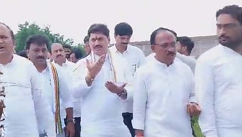 मोझॅक अळीमुळे नुकसानग्रस्त शेतकऱ्यांना कॅबिनेटमध्ये मदतीचा निर्णय घेणार: धनंजय मुंडे