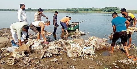 उघड्या पडलेल्या गणेशमूर्ती पुन्हा केल्या विसर्जित