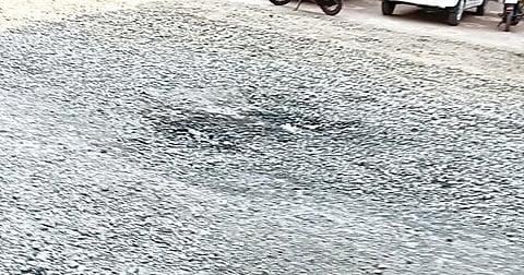 नगर-सोलापूर मार्गावर धुळीचे साम्राज्य