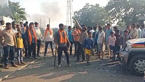 हैद्राबाद राज्य मार्गावर रास्ता रोको