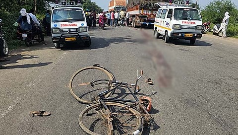 नाशिक: नगर-मनमाड रस्त्यावर ट्रकने सायकलस्वाराला चिरडले