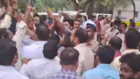 छत्रपती संभाजीनगर : विद्रुपीकरणावरुन मराठवाडा विद्यापीठात राडा