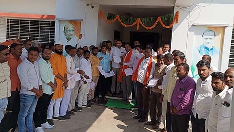 गंगाखेड - श्रीकांत भोसले यांनी पदाचा राजीनामा भरत घनदाट यांच्याकडे सोपवला.