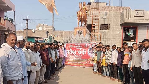 नेत्यांना पिंपळदरी गावात प्रवेश बंदी