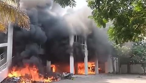 आमदार प्रकाश सोळंकेच्या घरावर दगडफेक