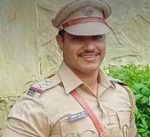 Somnath zende : आधी लाच घेताना सापडला, नंतर झाला थेट करोडपती