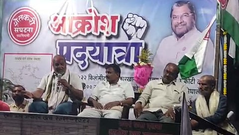 गतवर्षीच्या उसाला प्रतिटन ४०० रुपये देण्याची कारखानदारांना बुद्धी दे; राजू शेट्टी यांचे बाळुमामाला साकडे