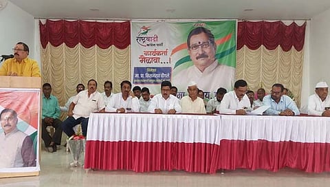 बोलताना राष्ट्रवादीचे जिल्हाध्यक्ष ए.वाय.पाटील