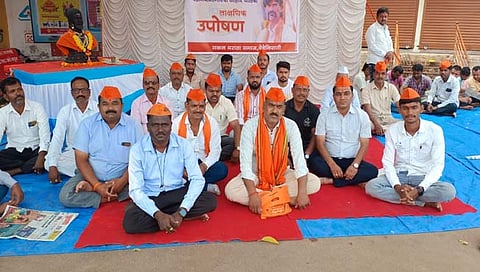 मराठा समाजाचे तहसील कार्यालयासमोर उपोषण
