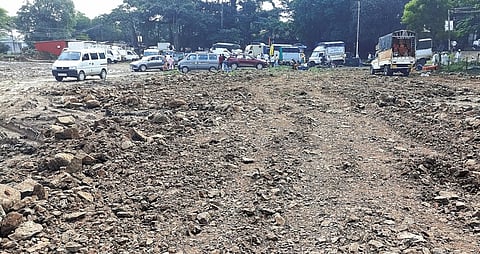 …अखेर सासवडच्या फळबाजारात मुरुम टाकण्यास सुरुवात