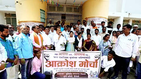 Hingoli : सेनगाव तहसील कार्यालयावर सुशिक्षित बेरोजगार विद्यार्थी समितीचा आक्रोश मोर्चा