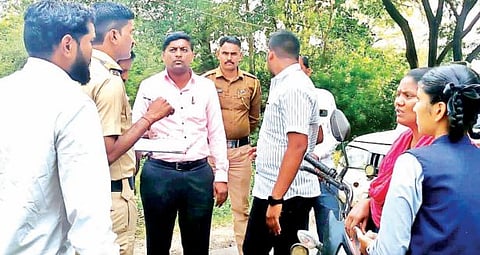 अज्ञातांनी विद्यार्थ्यांच्या अंगावर ‘स्प्रे’ मारल्याने भीतीचे वातावरण