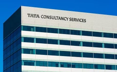 TCS म्हणते, ऑफिसला यावं लागेलच ! पण ड्रेसकोडही पाळावा लागेल…