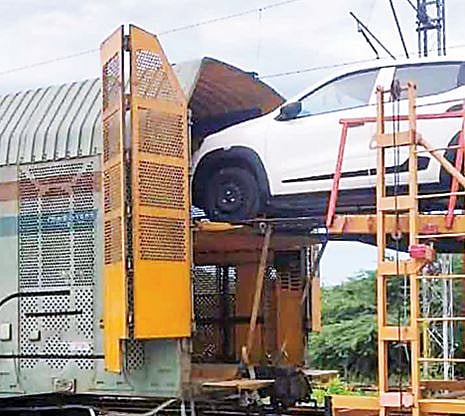 चारचाकी वाहतुकीतून रेल्वेला मिळाले 55 कोटी