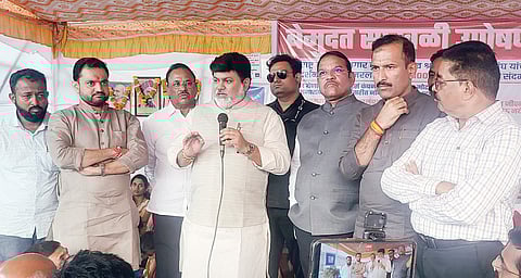 Pimpri news : उद्योगमंत्री आले पण निर्णय न झाल्याने आंदोलन सुरूच