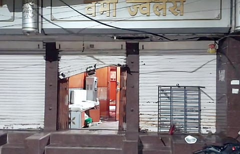 Nagar Crime news : सराफ दुकान फोडून 24 लाखांची चोरी