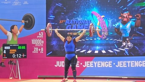 37th National Games : वेटलिफ्टिंगमध्ये महाराष्ट्राच्या कोमल वाकळेला सुवर्णपदक