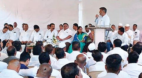 आम्ही उपमुख्यमंत्री यांच्या पाठीशी एकसंध राहणार !