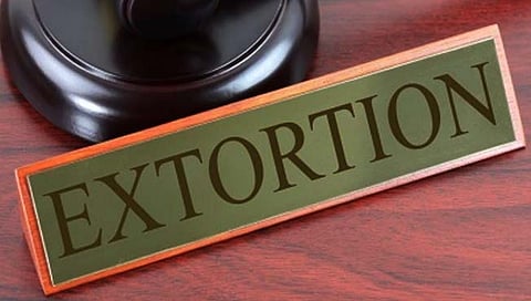 धुळे: महिलेसोबतचे फोटो व्हायरलची धमकी, व्यापाऱ्याकडे मागितली १० लाखांची खंडणी