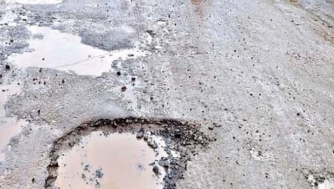 सांगली: आटपाडी शहरातील खड्डे न भरल्यास कार्यालयाला टाळे ठोकणार : अनिता पाटील